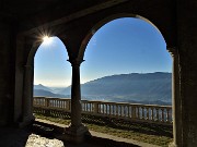 08 Vista sulla Valle Imagna dal porticato della Chiesa di Fuipiano